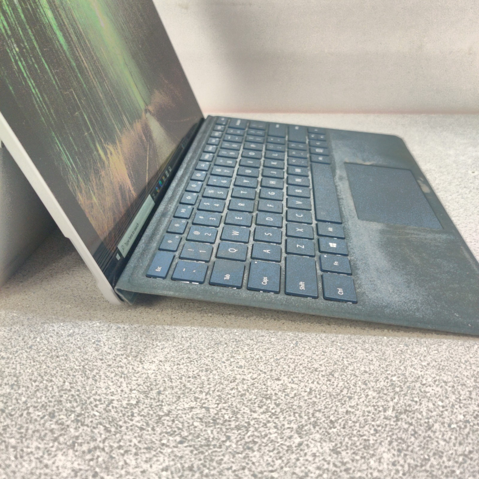 Microsoft Surface Pro 5 1807 12.3″ i5-7300U, 8GB, 256GB SSD Windows 10 Pro NO AC