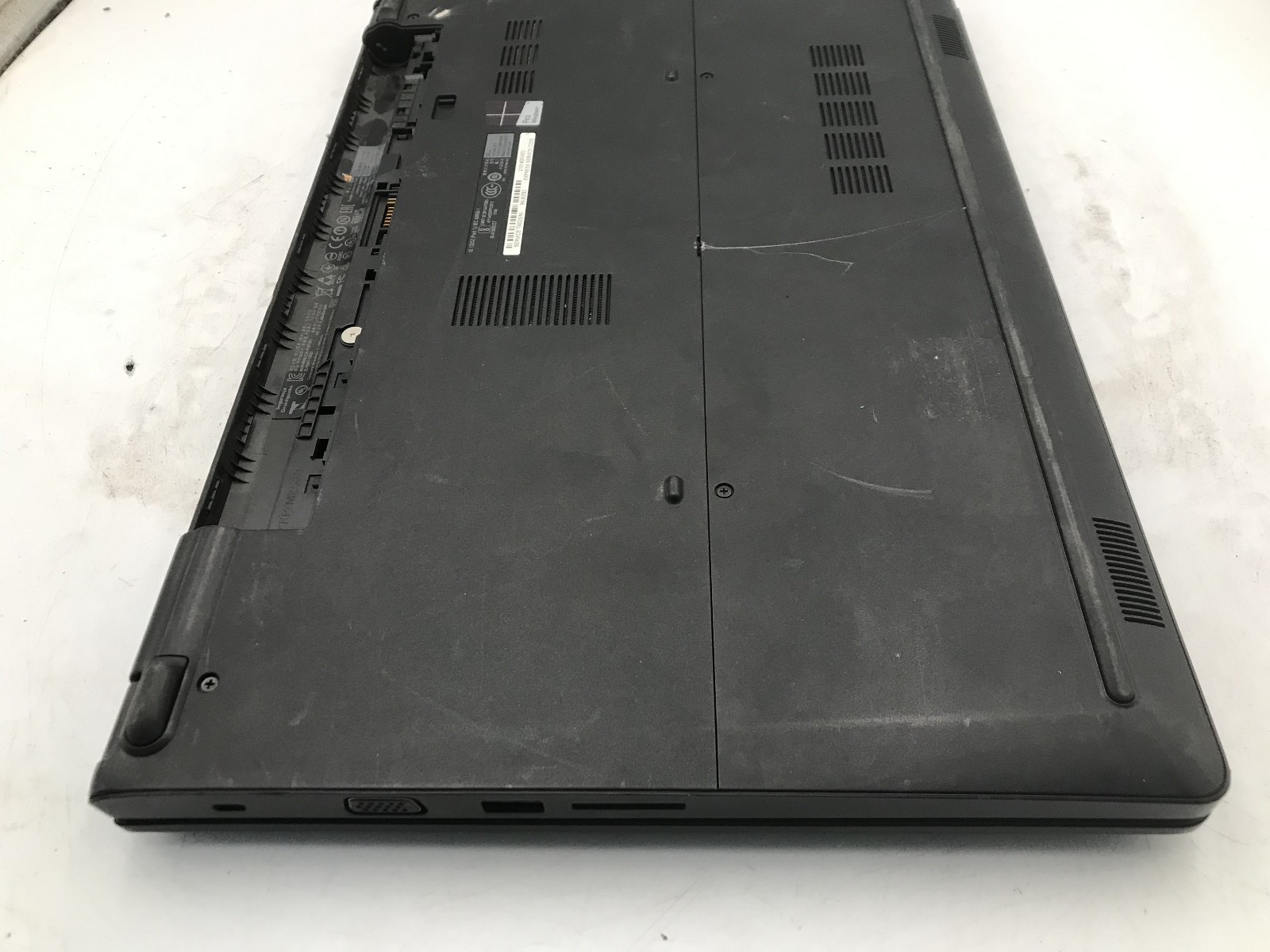 DELL LATITUDE 3570 – BOOTS TO BIOS – INTEL I5 6200U – NO RAM – READ DESCRIP – BB