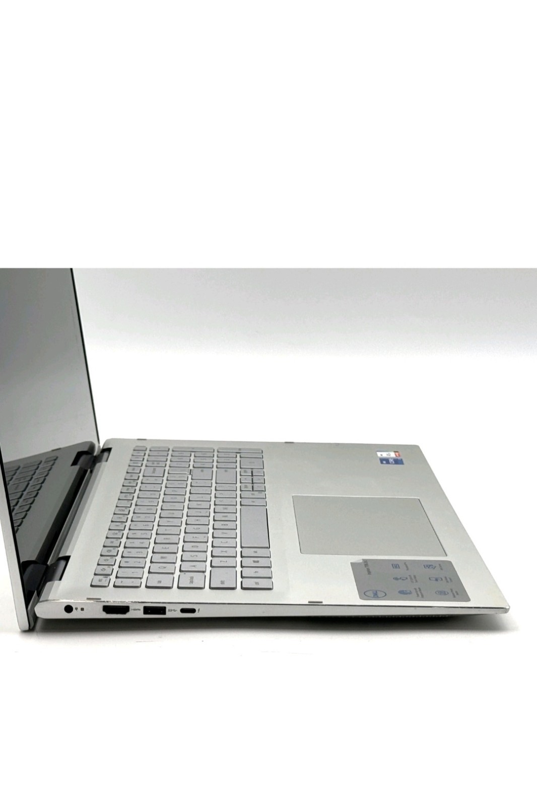 Dell Inspiron 7706 – 17″ – i7-1165G7 – 8GB RAM – 256GB SSD