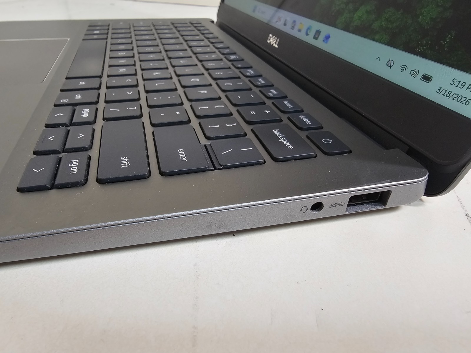 Dell Latitude 3301 Laptop – 1.8 GHz i7-8565U 8GB 256GB SSD Wi-Fi Cam 13.3″ – SP2