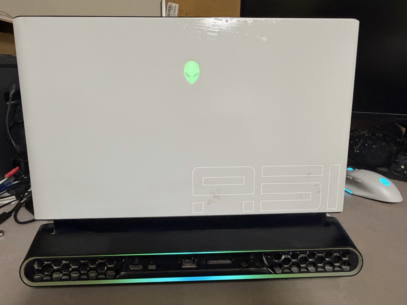Alienware Area-51m R2 17.3″ i7-10700 16GB RTX 2070 Super 1TB SSD W11