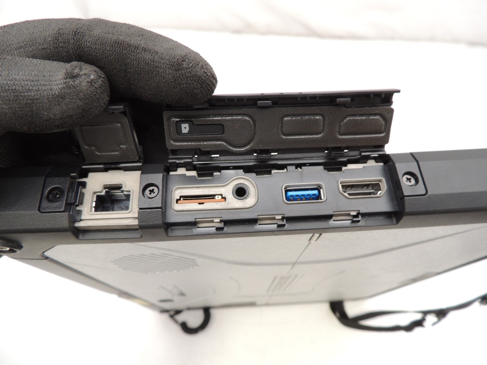 2050 Hrs Panasonic Toughbook CF-33 Mk1 12″ i5 7300U 8GB 512GB LTE Windows 10