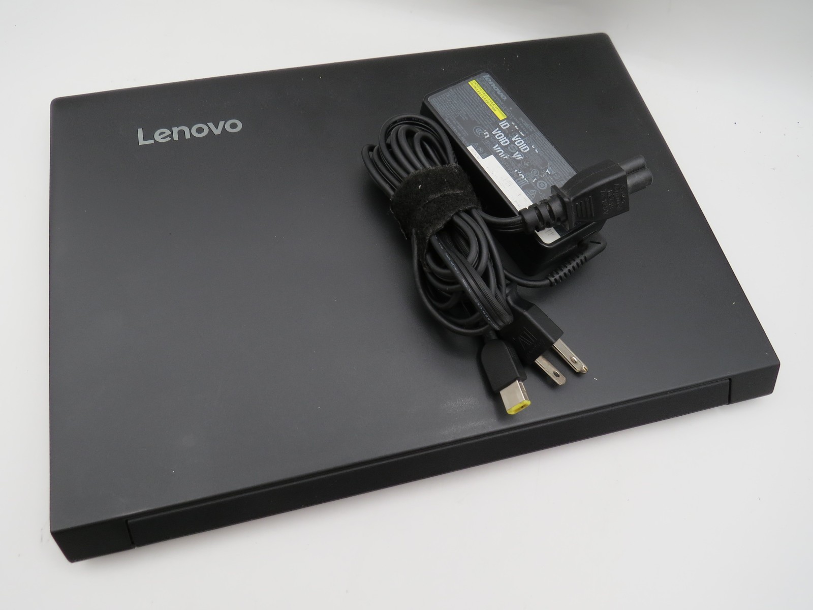 Lenovo V310 i3-6100U @ 2.3GHz 6GB DDR4 256GB SSD No OS/AC/Battery