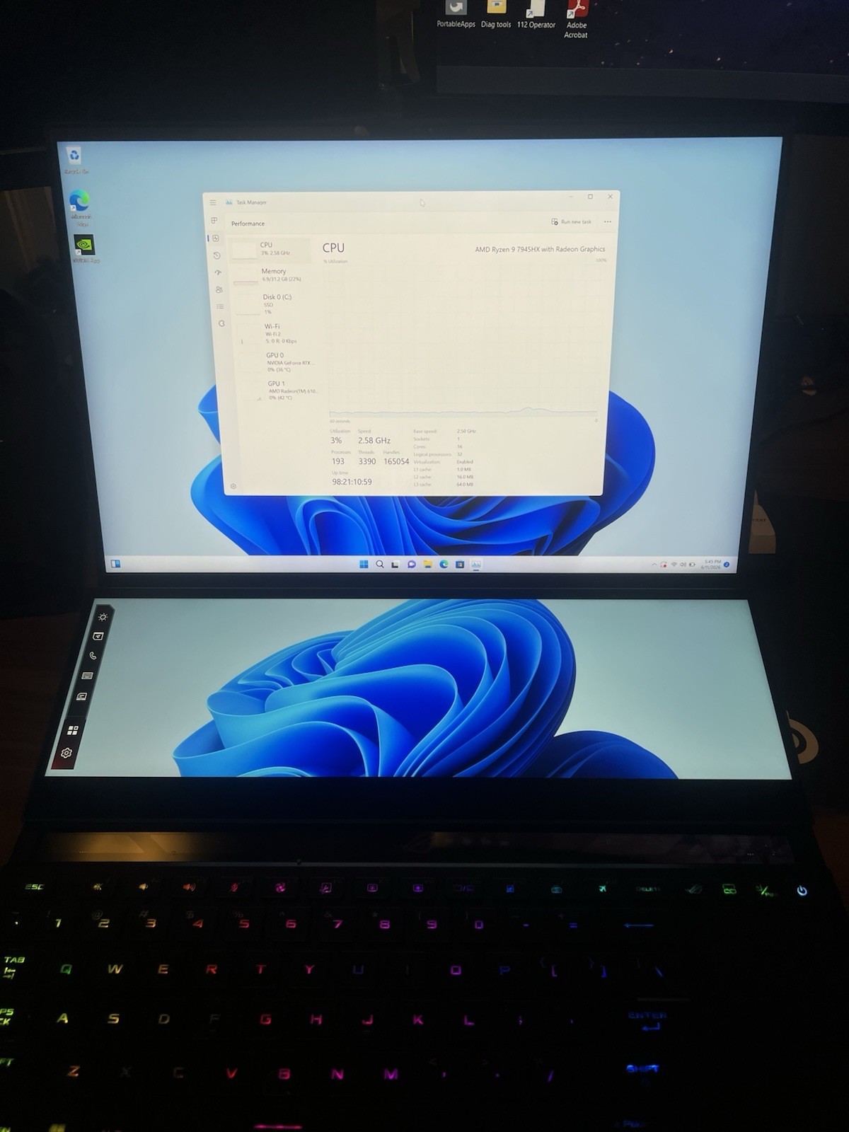ASUS ROG Zephyrus Duo 16 (RTX 4090, 2TB SSD, Ryzen 9 7945HX, 32GB DDR5)