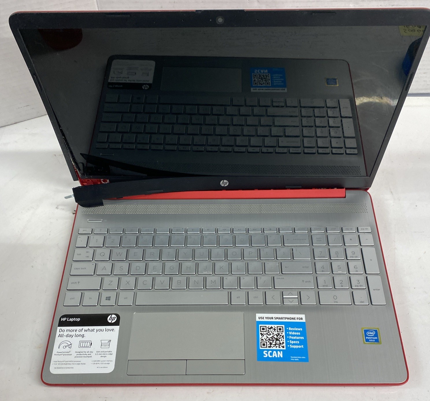 HP Laptop 15-DW1083WM 15.6″ Pentium Gold | Unknown RAM | SSD – Broken Hinge READ