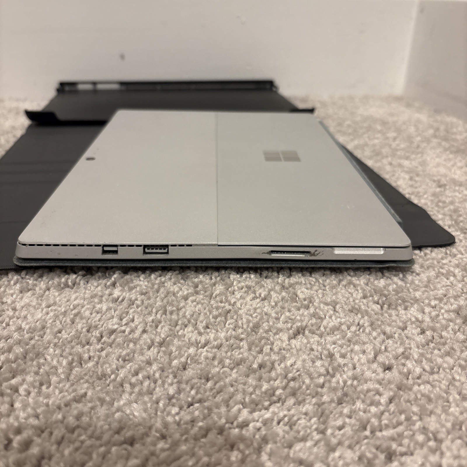 Microsoft Surface Pro 4 i5-6300U 8GB RAM 256GB Windows 11 SSD Read description