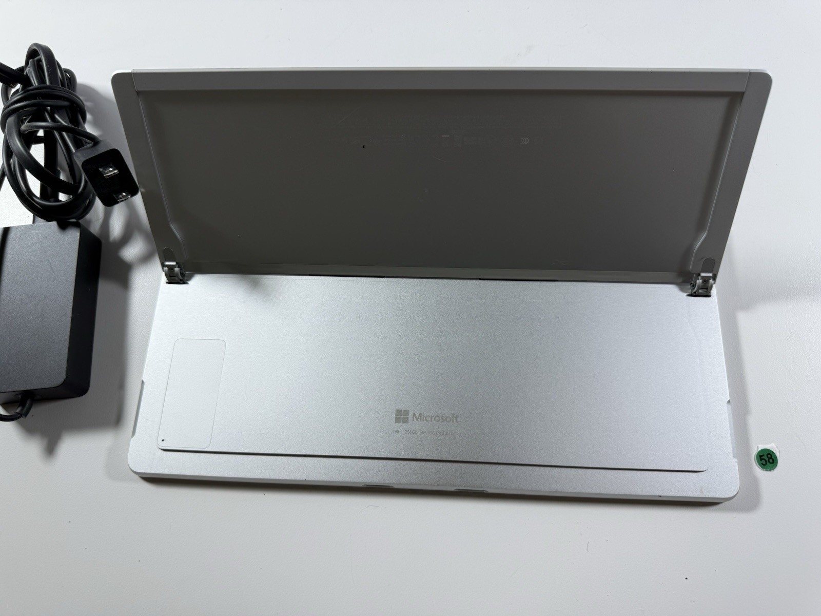 Microsoft Surface Pro 8 (1982) i5-1145G7 – 16GB RAM – 256GB 120Hz – Win 11 Pro