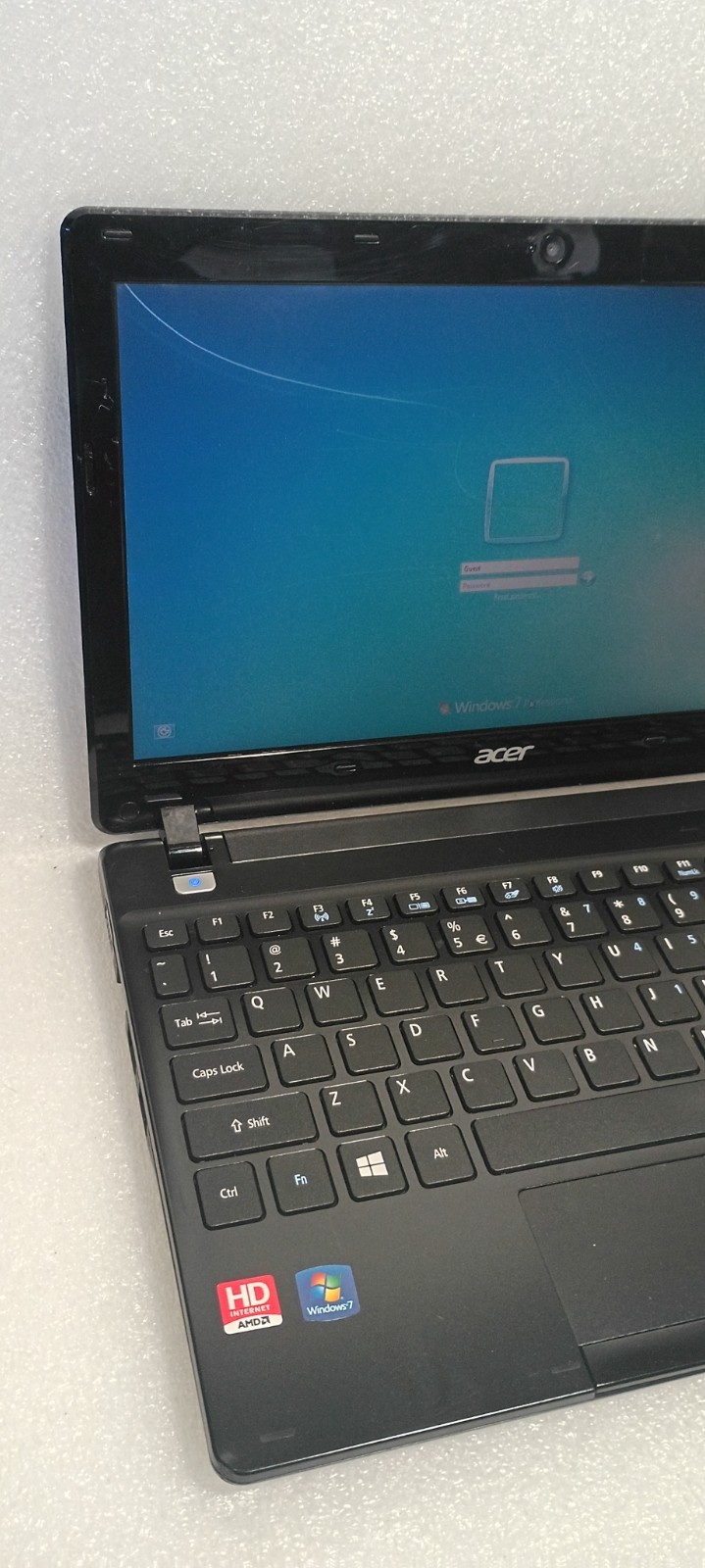 Acer Aspire V5-121- 11.6 Notebook AMD C70 @ 1.00GHz- Works bad Battery. no charg