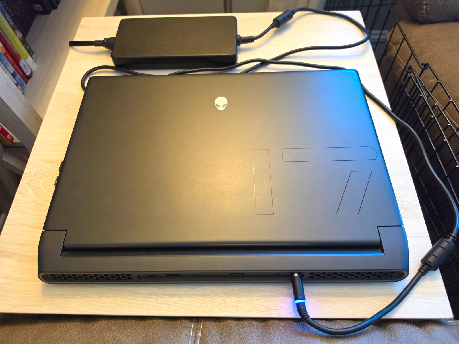 Alienware m17 R5 AMD 17in Ryzen 9 6900HX 16GB 1TB SSD RTX 3070Ti W11 w charger