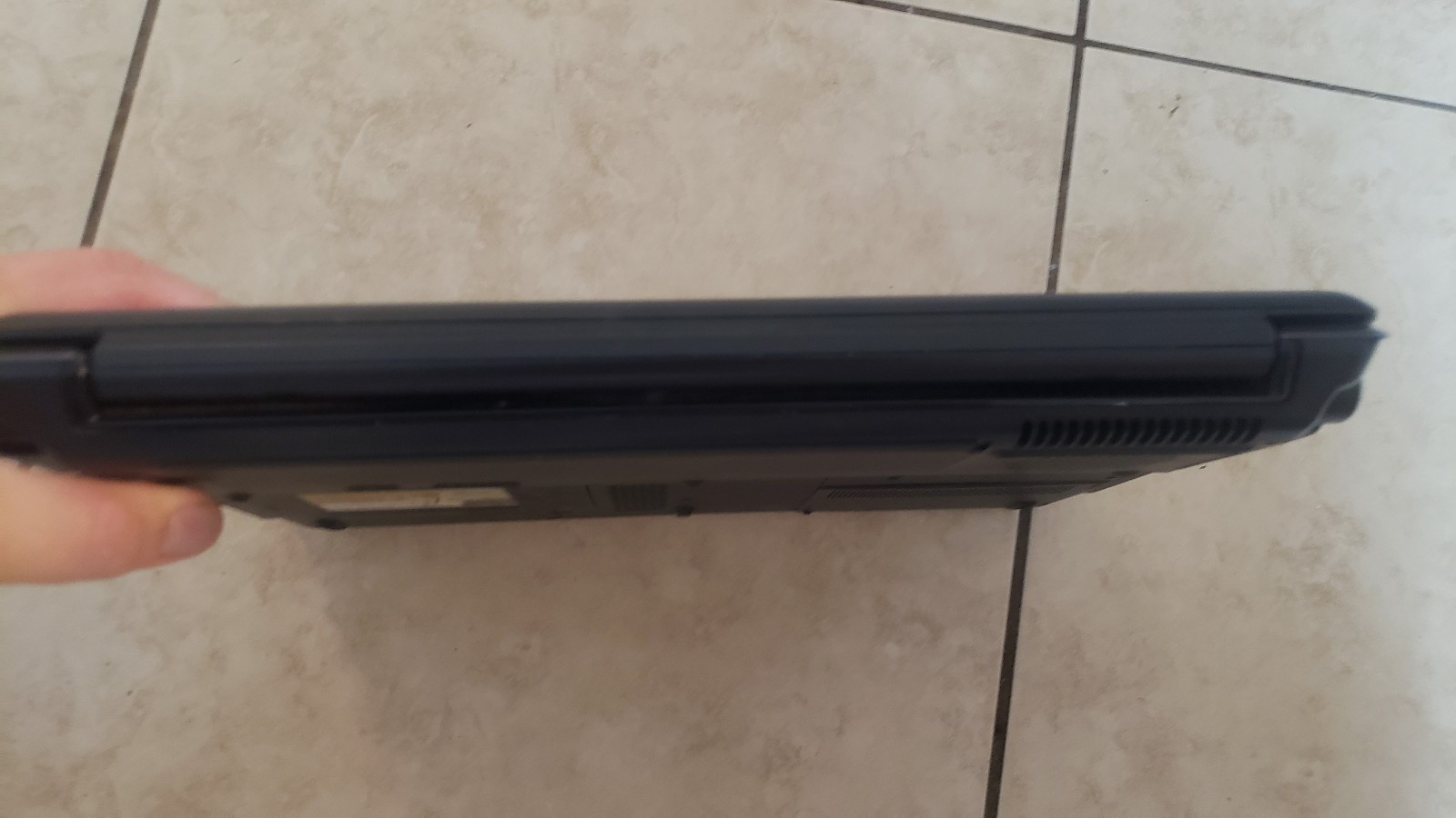 BROKEN Compaq Presario F700 Laptop AMD Athlon Dual Core Memory Parts Repair Only