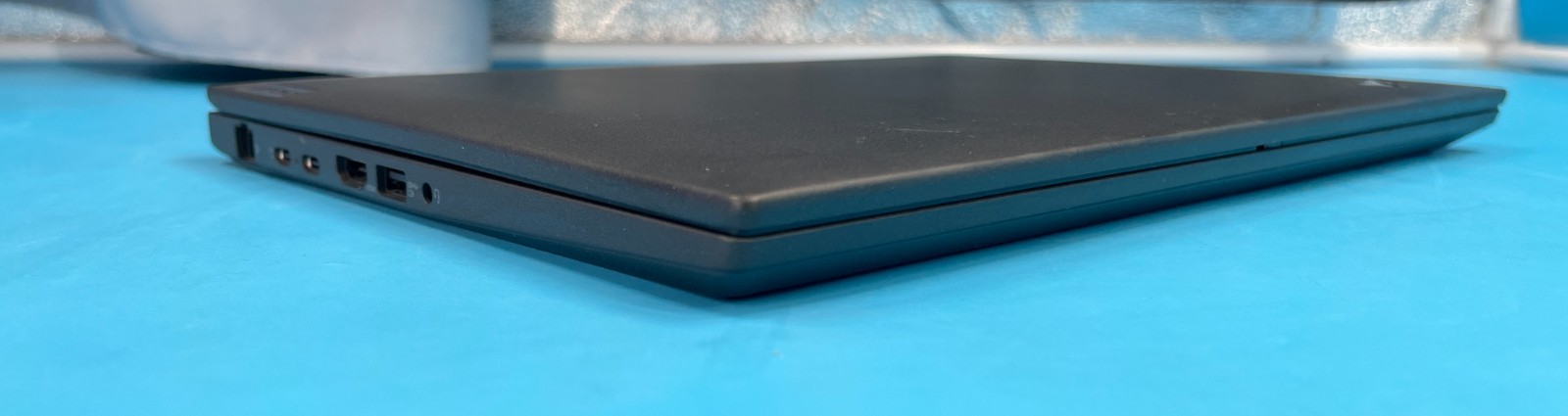 *Lenovo ThinkPad P14S GEN 3 AMD RYZEN 7 PRO 6850U/28GB/256GB NO OS +CORD*