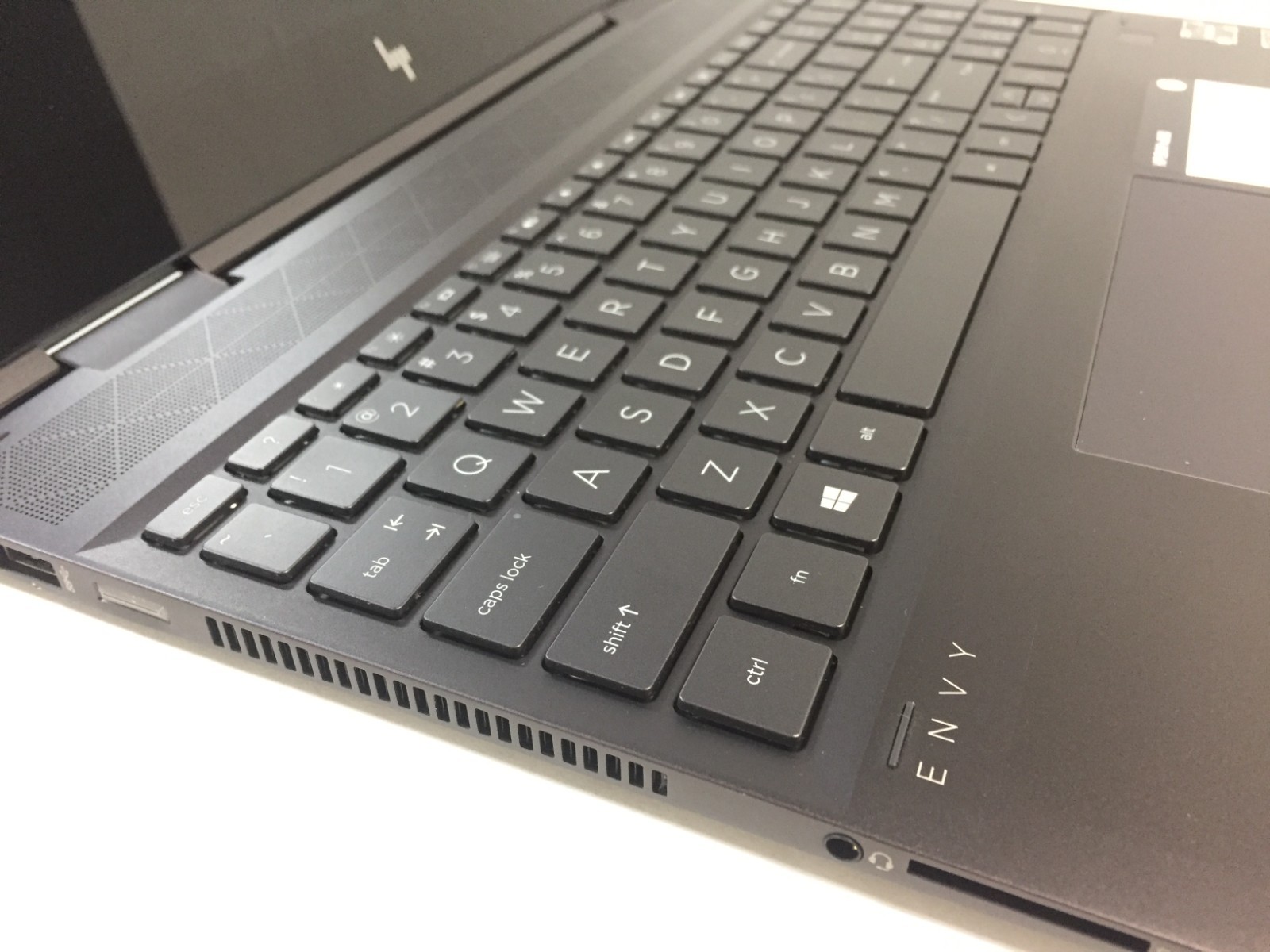 HP ENVY X360 15m-ds0023dx 15.6″ FHD Touch Laptop/AMD Ryzen 7 3700U/8G/256GB/W10H