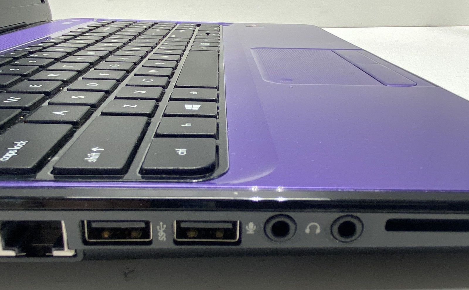 HP Pavilion G6 15.6″ Laptop Purple No Hard Drive No OS Powers On