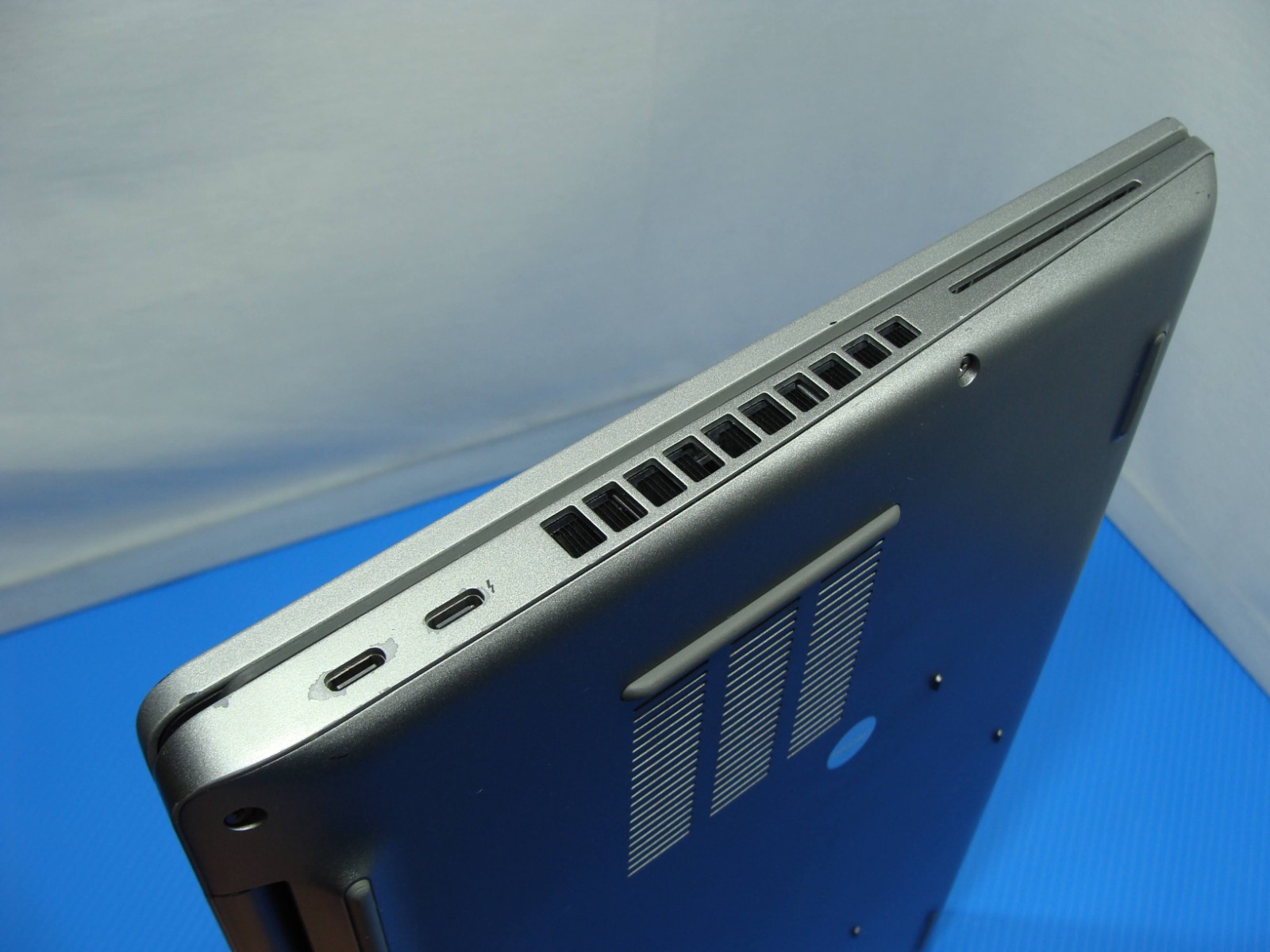 Dell Latitude 5521 15.6″ FHD TOUCH i7-11850H 2.5GHz 32GB 2TB SSD W11P +PA 130W