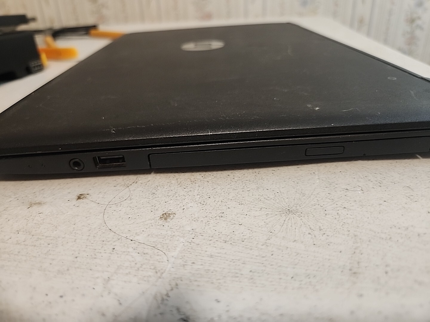 HP 15-F039WM Laptop Intel Celeron N2830 2.1 GHz 4GB ram AS IS NO Hdd/OS