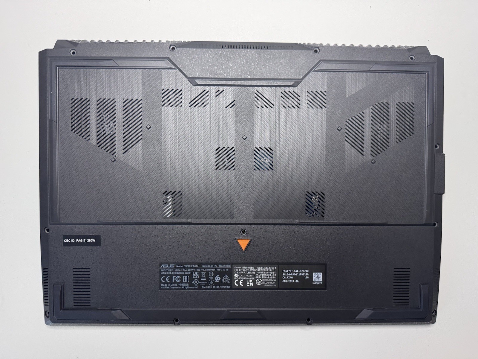 ASUS TUF Gaming FA617NT Ryzen 7 7735HS Laptop RX7600s No RAM NO SSD For Parts