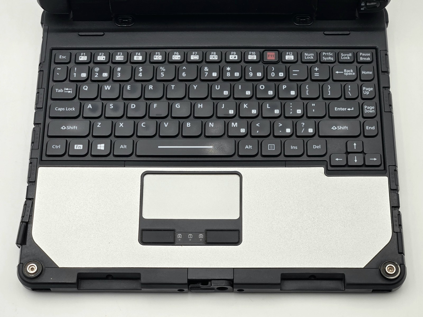 Panasonic ToughBook CF-33 MK1 2-in-1 12″ 2160 x 1440 Touch I5-7300U 16GB