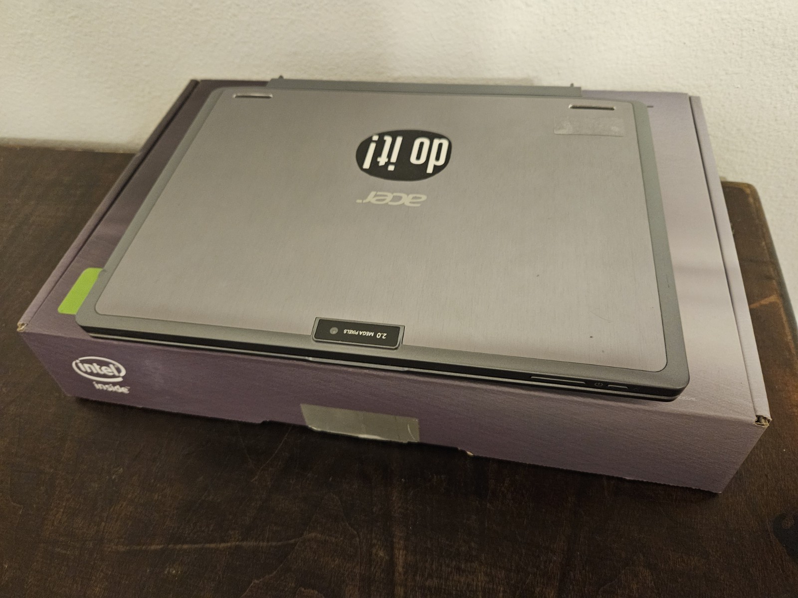 2015 ACER One 10 windows 10 S1002-17FR Dark silver Laptop with box