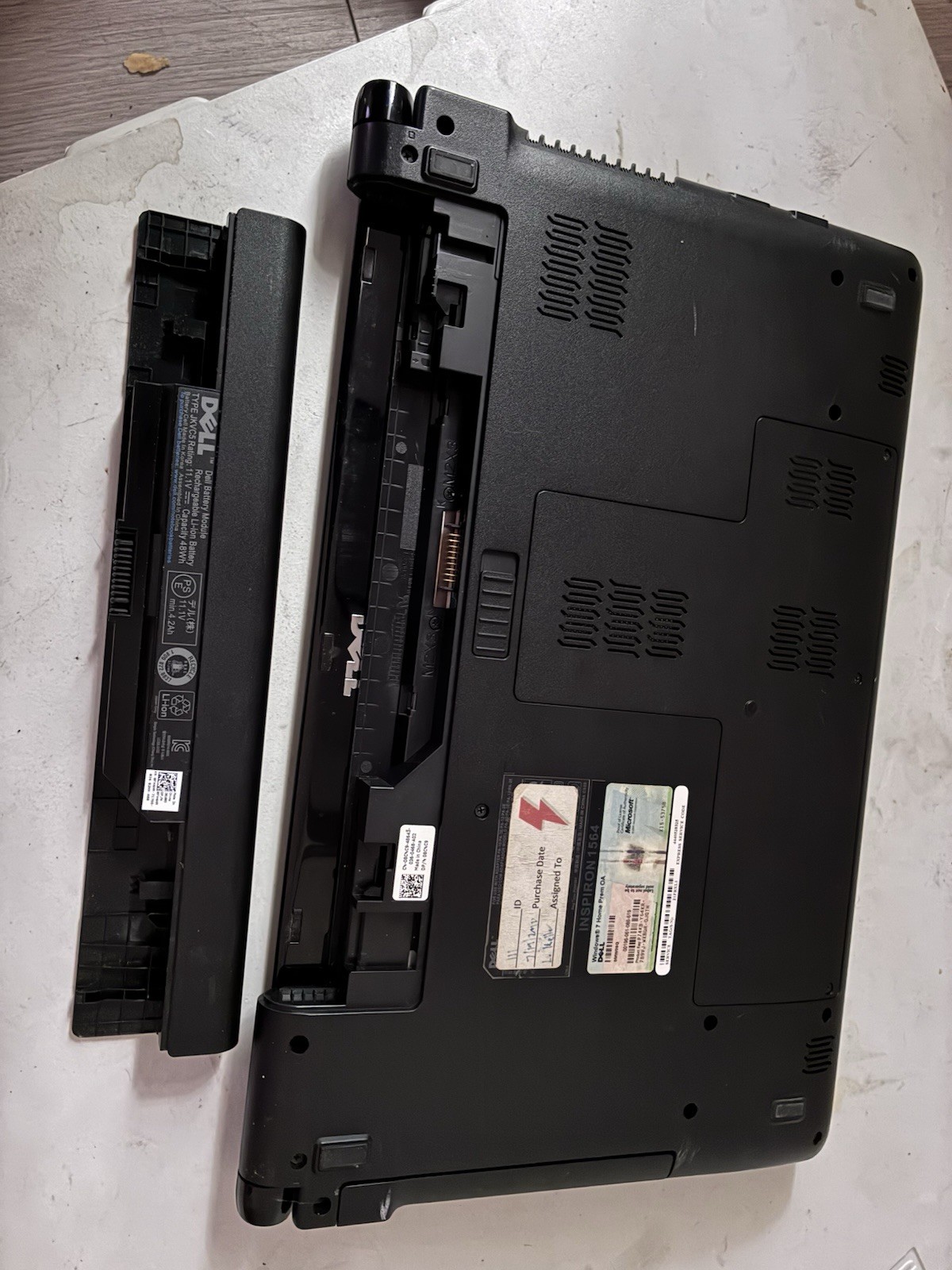 Dell 3520 Notebook/Laptop 15.6 in Black- 4R6NG