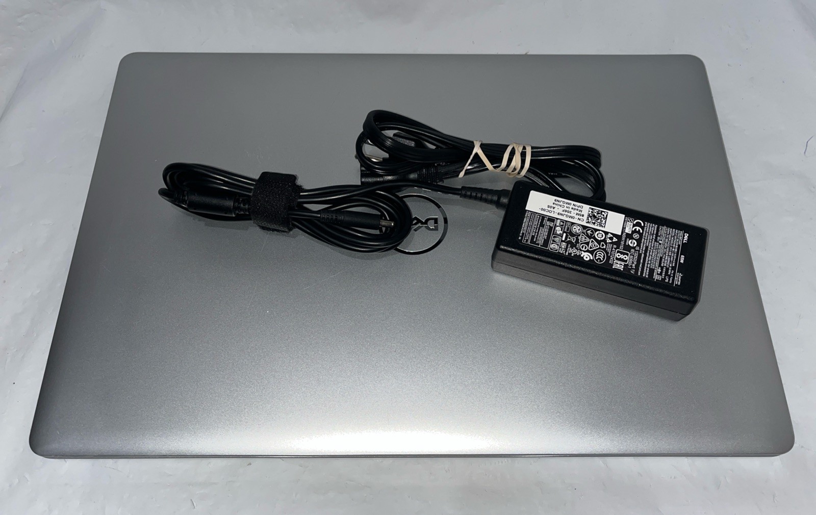 Dell Inspiron 5570 15.6″ i7-8550U@1.80GHz, 8GB RAM, 256GB M2, Win 11 Home *READ*