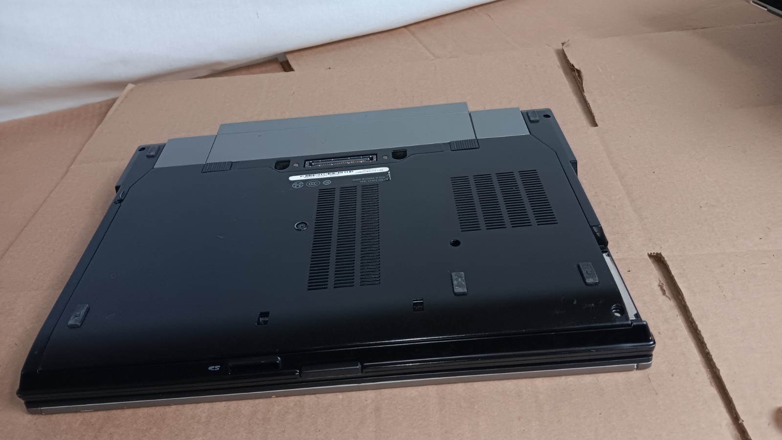 Dell Latitude E6410 Laptop Core i5-M520 @ 2.40GHz 14″ LCD Screen 9 cell Battery