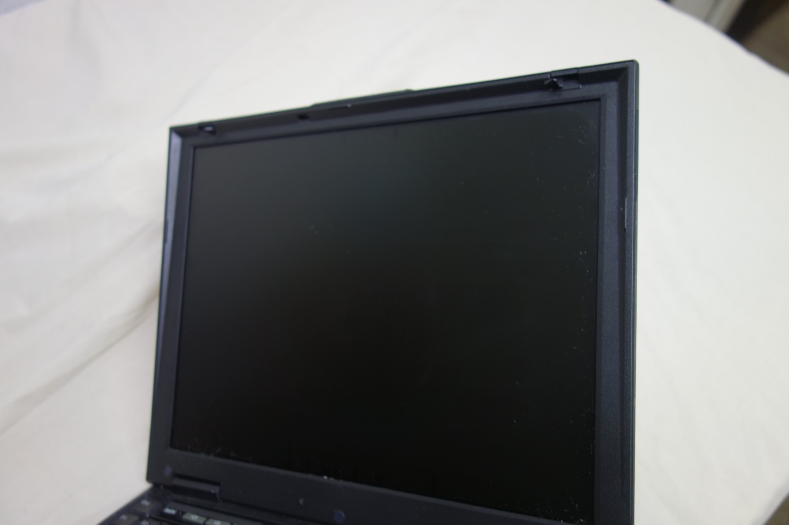 IBM Thinkpad X22 2662 12.1” Laptop Intel Pentium III 800MHz 256MB Screen damage