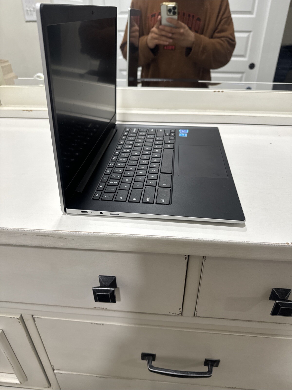 Samsung Galaxy Chromebook Go 14″ (64GB SSD, Intel Celeron N4500, 1.10 GHz, 4GB)