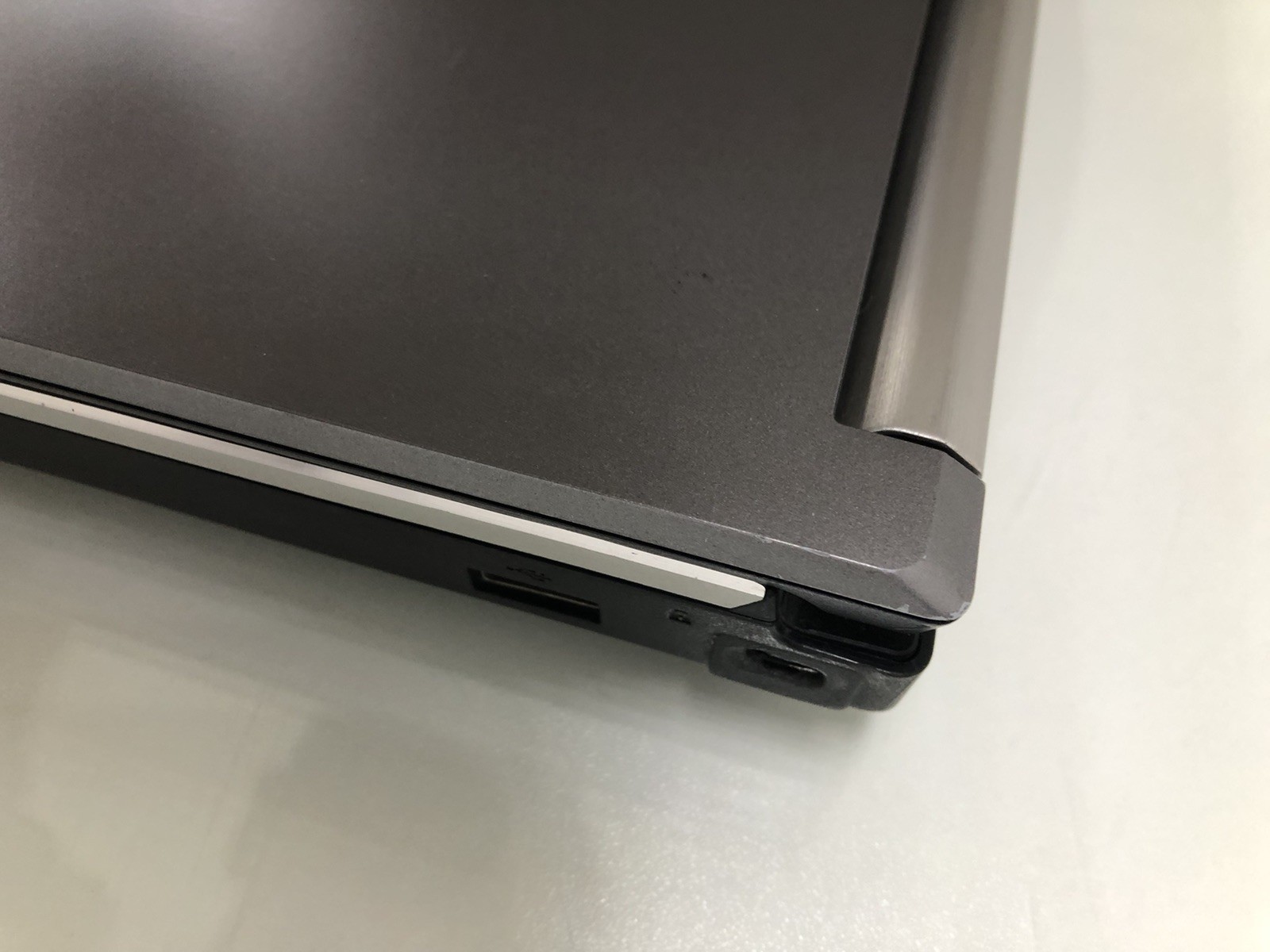Fujitsu Celsius H770 Xeon E3-1505M v6 16GB 512GB SSD Quadro M2200 4GB Laptop