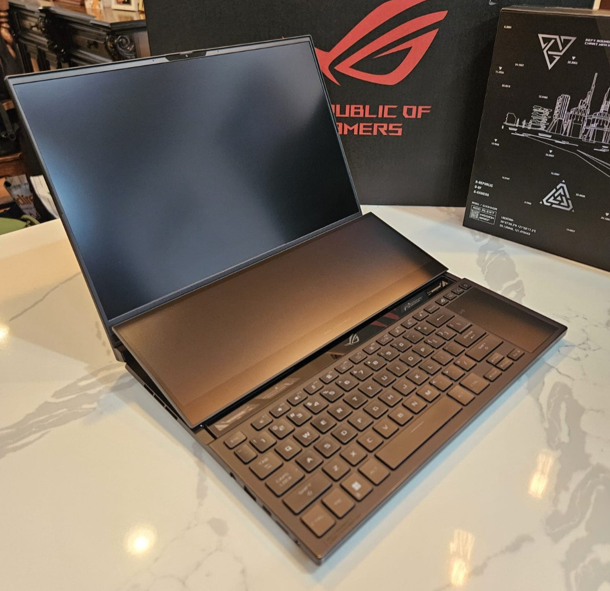 ASUS ROG Zephyrus Duo 16 GX650R | Excellent Condition | Original Box & Accessor