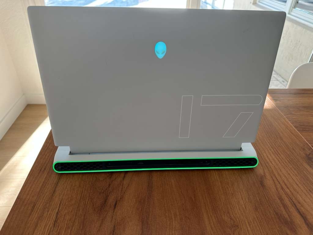 Dell Alienware x17 r2 3080 i9 12900H 1080p high quality big screen 17 inch