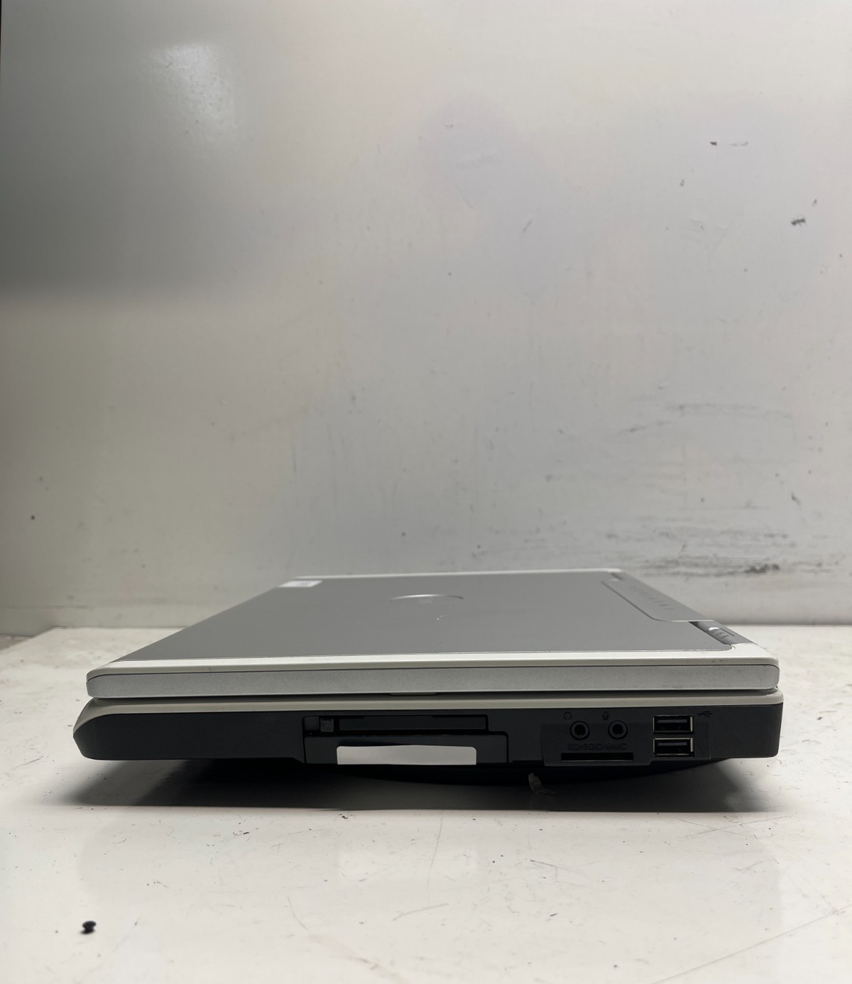 Dell Inspiron 1501 AMD Turion 64 X2 Moblie 915 MB NO HDD NO BAT
