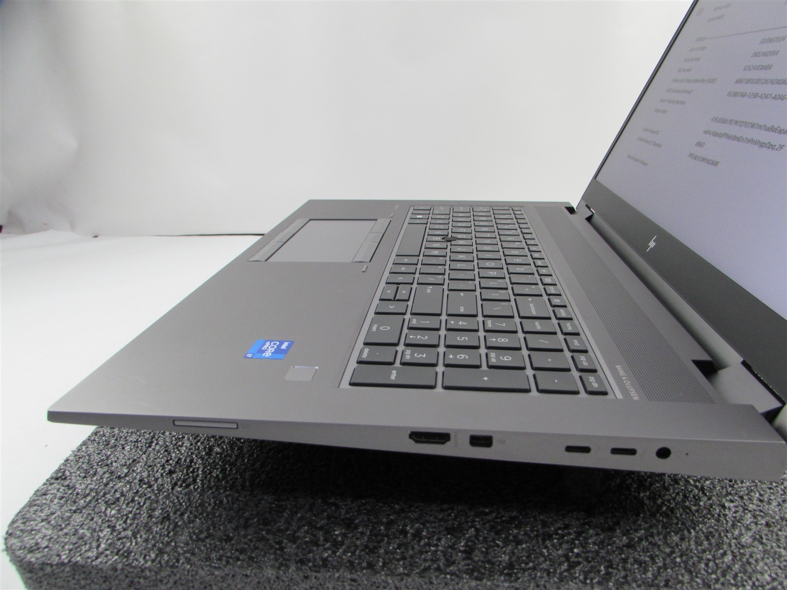 HP ZBOOK FURY 17 (G8) CORE I7-11850H 1TB SSD 32GB RAM RADEON PRO W6600M NO O.S