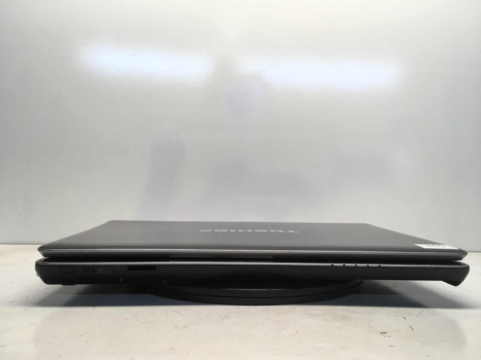 Toshiba Satellite P500 Intel Core 2 Duo P7450 2.13GHz 1 GB NO HDD No Batt
