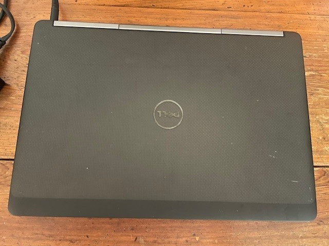 Dell Precision 7520 15.6″ XEON CPU E3-1545M V5 @2.9GHz 32GB, 512 SSD