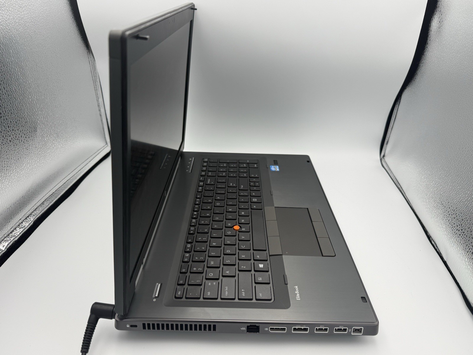 HP EliteBook 8770W 17.3″ MW i7-3740QM 2.7GHz|16GB|500GB|No AC|No Wireless