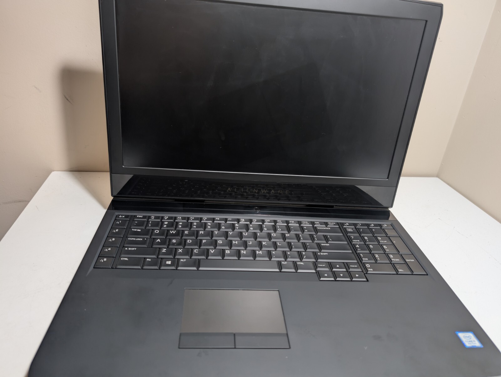 Alienware 17 R5 i7-8750H 2.2GHz 8GB RAM 256GB SSD Nvidia GTX 1060