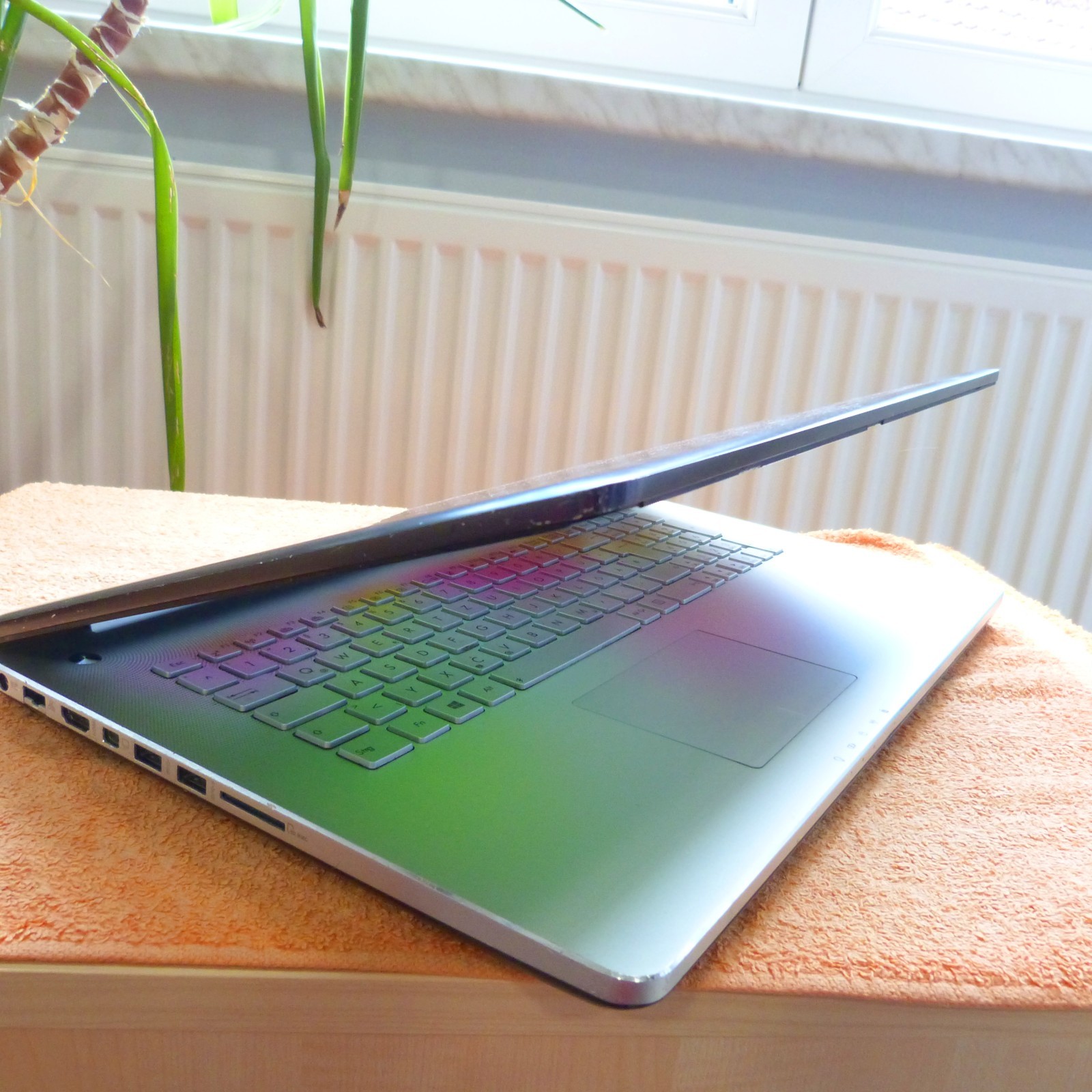 Asus N750 VivoBook Premium METAL 17″ FULLHD BLURAY l SSD Windows 11 QUAD i7