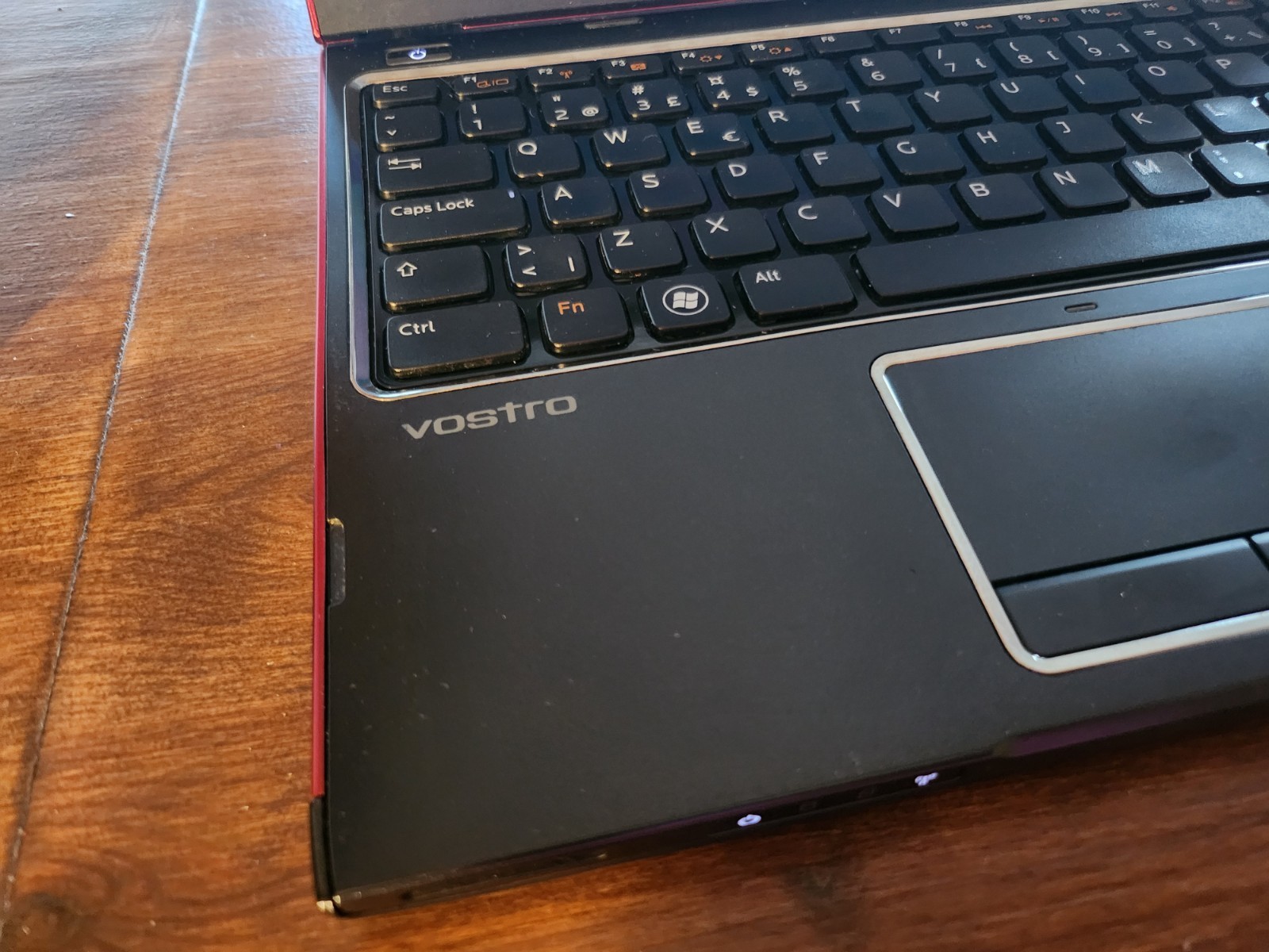 Dell Vostro V131 / Intel i3-2330M / 4GB RAM / 128GB SSD