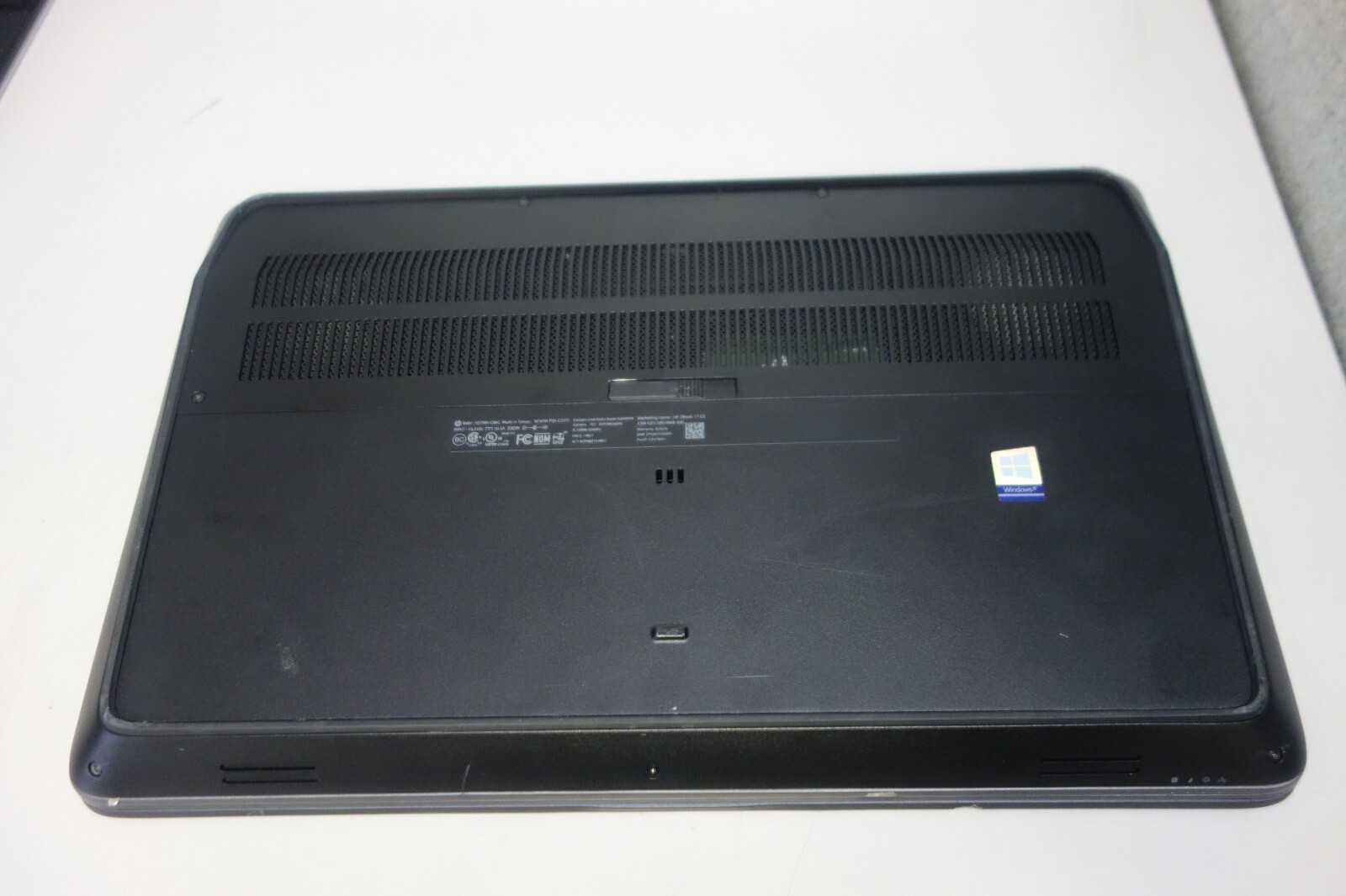 HP ZBook 17 G3 17.3″ i5-6440HQ 2.6GHz 32GB/256GB m2 SSD [NO OS/BTRY] Laptop + AC