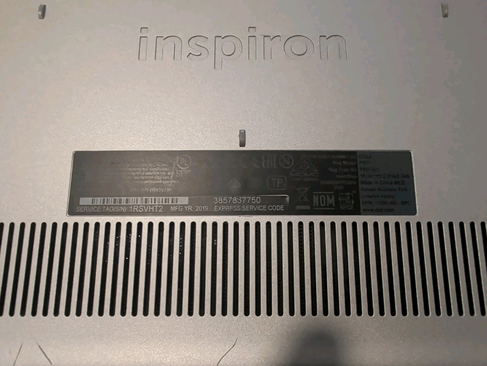 Dell Inspiron 5584 15.6″ FHD i5-8265U 12GB RAM 128GB SSD Win11