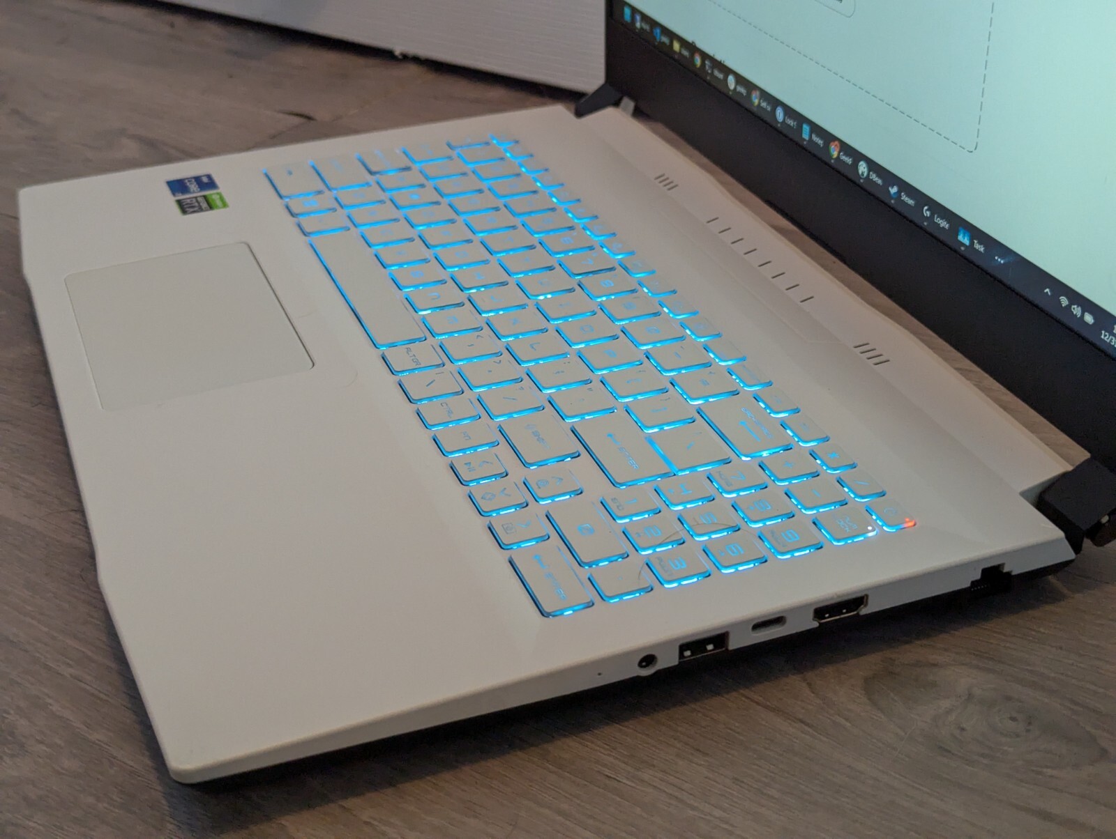 MSI Sword 15 A11UD-001 15.6” (512GB SSD Intel Core i7-11800H 2.3GHz 16GB