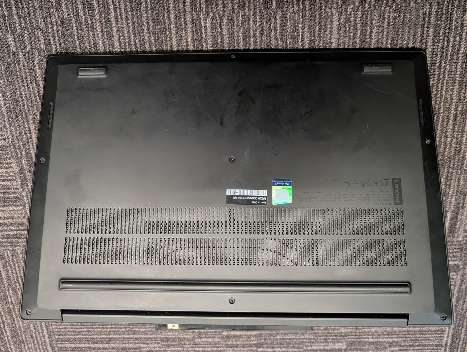 Lenovo 20HRCTO1WW ThinkPad X1 Carbon 5th Gen i7-7600U 16GB 512GB Windows 10 Pro