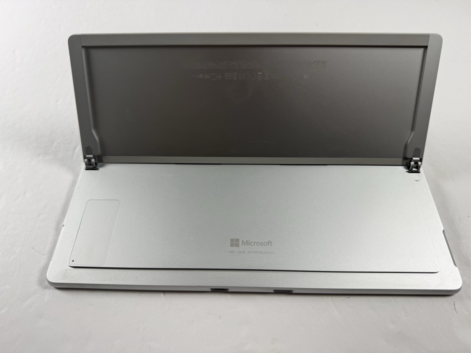 Microsoft Surface Pro 8 (1982) i5-1145G7 – 16GB RAM – 256GB 120Hz – Win 11 Pro