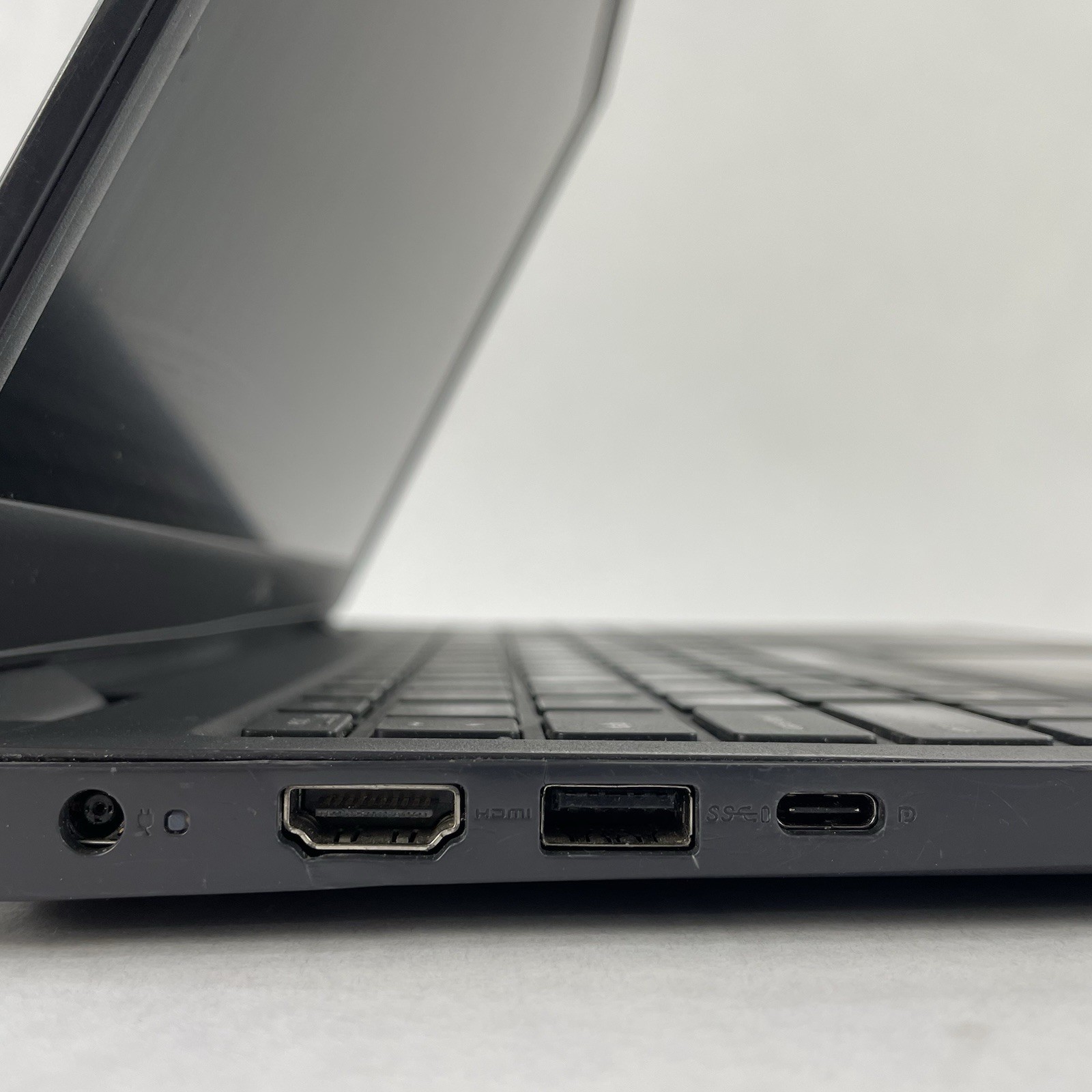 Dell Latitude 3510 15.6″ i5-10210U 1.60GHz 8GB RAM No SSD No OS – Bad Top/Corner