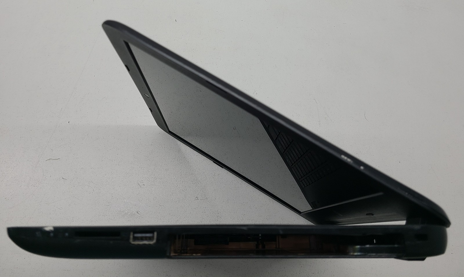 HP 15-BA015WM 15.6″ Laptop AMD NO RAM/HD/OS/BATT/POWER (FL)