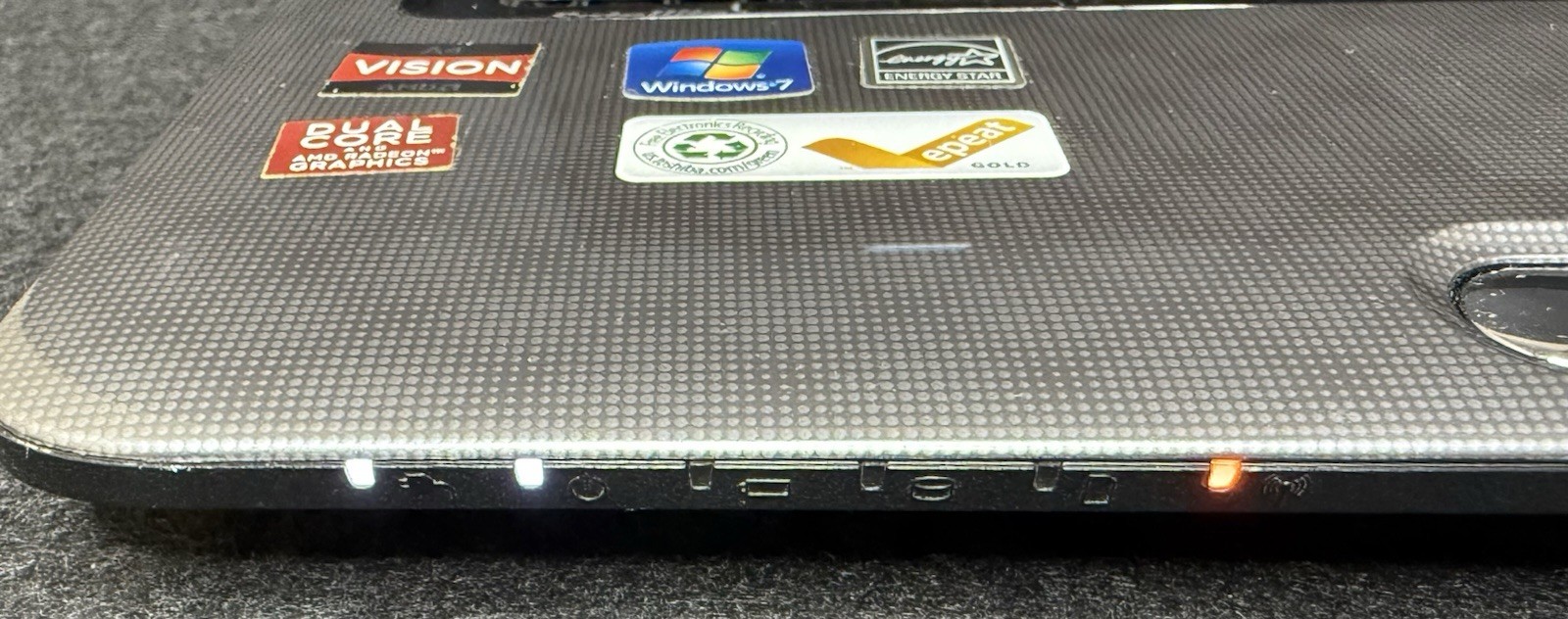 Toshiba Satellite L775 L775D-S7335 17.3″ HD LED AMD A4 For Parts No HDD