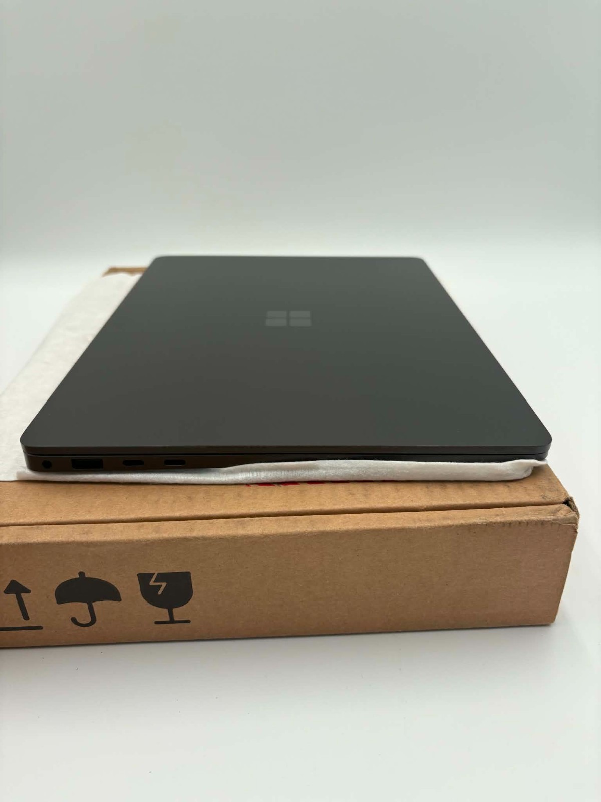 13.8″ Microsoft Surface Business Laptop 7th Ed – Intel Ultra 7 268V, 32GB, 256GB