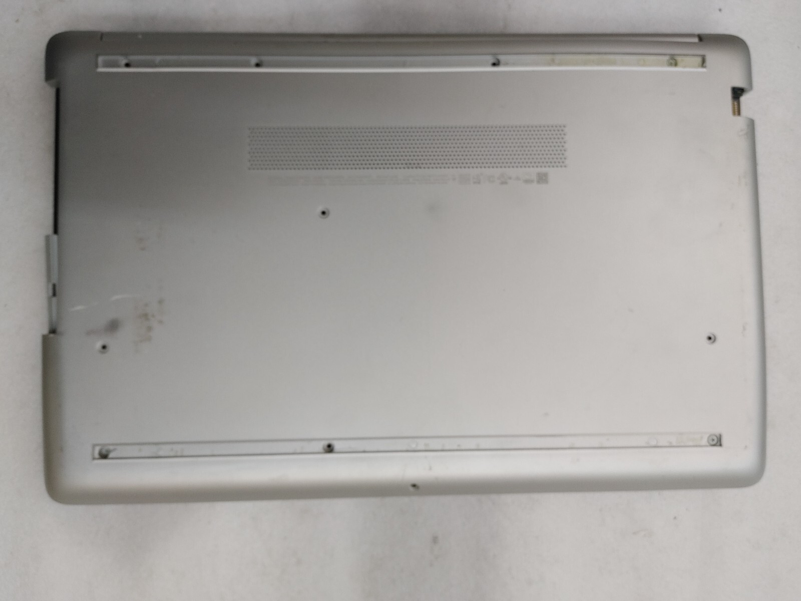 HP 15-DA0XXX 1 Core i5-8250U@ 1.60GHz , NO RAM , NO SSD FOR PARTS ONLY