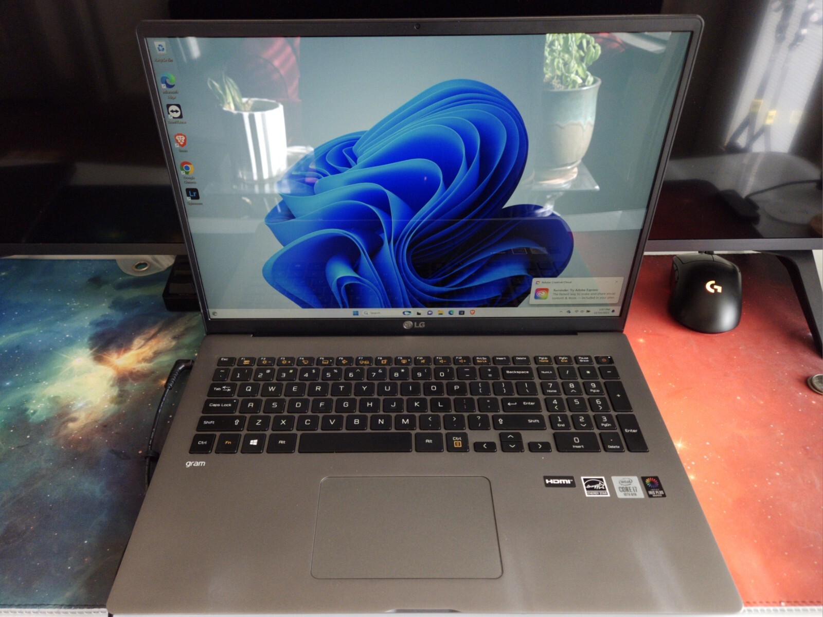 LG gram 17.3″ (512GB SSD, Intel Core i7 10th Gen., 3.90 GHz, 16GB) Laptop – Dark