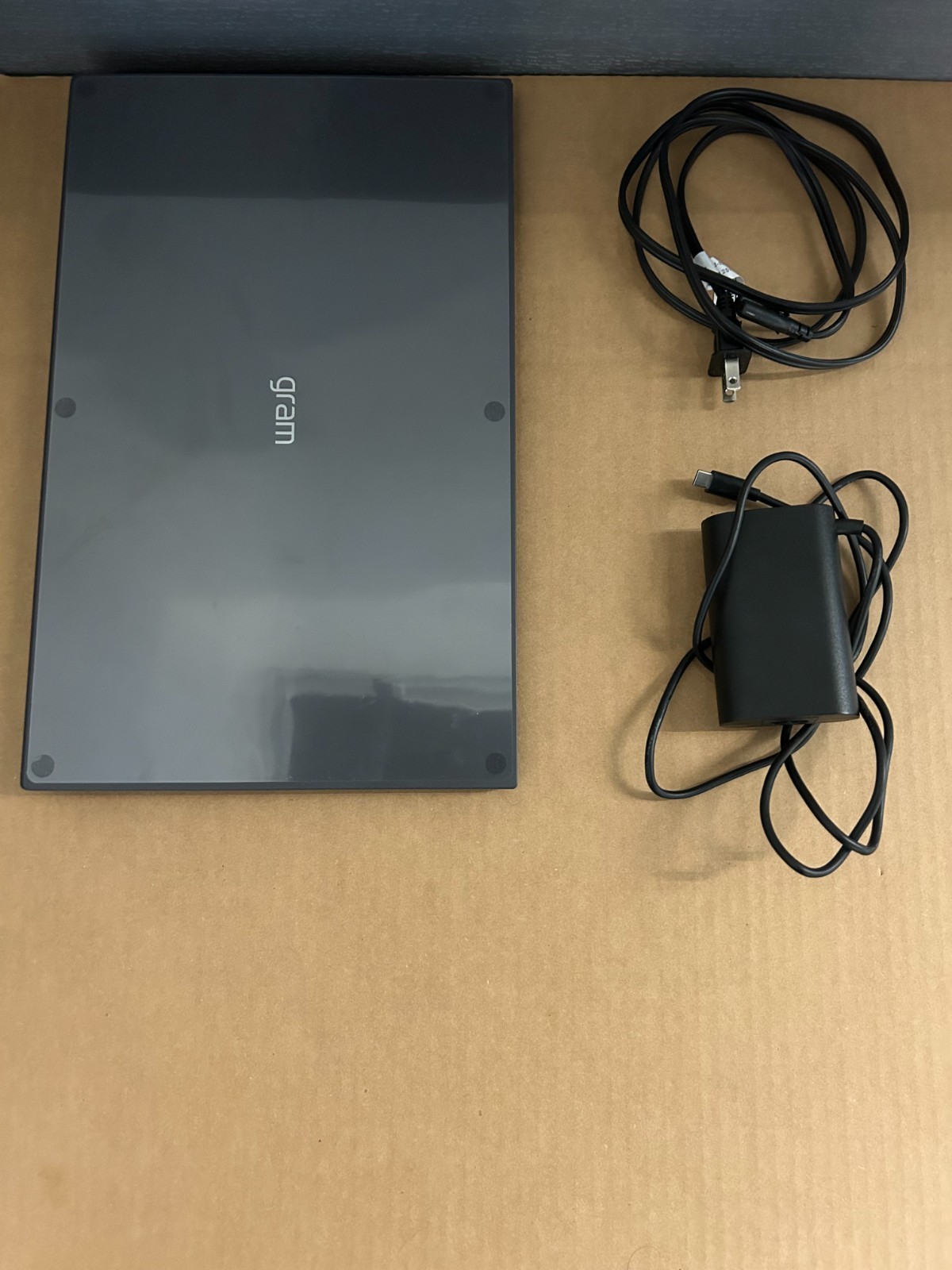 LG Gram 15 15Z90Q-P i7-1260P 16GB RAM 512GB SSD 15.6″ FHD Touch Laptop Win11